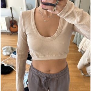 Alo Yoga Beige Cropped Long Sleeve Size Small/Medium